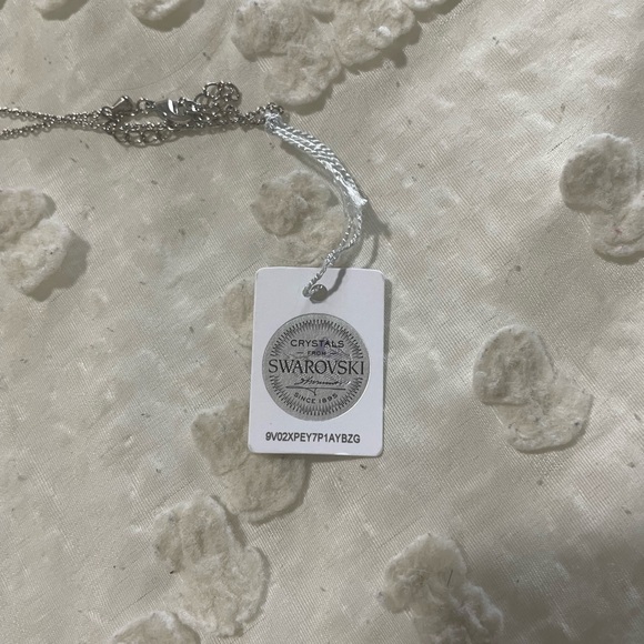 NIC & SYD Swarovski Crystal Necklace - Picture 5 of 6